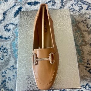 *Brand New* Beautiful Tan Flats
